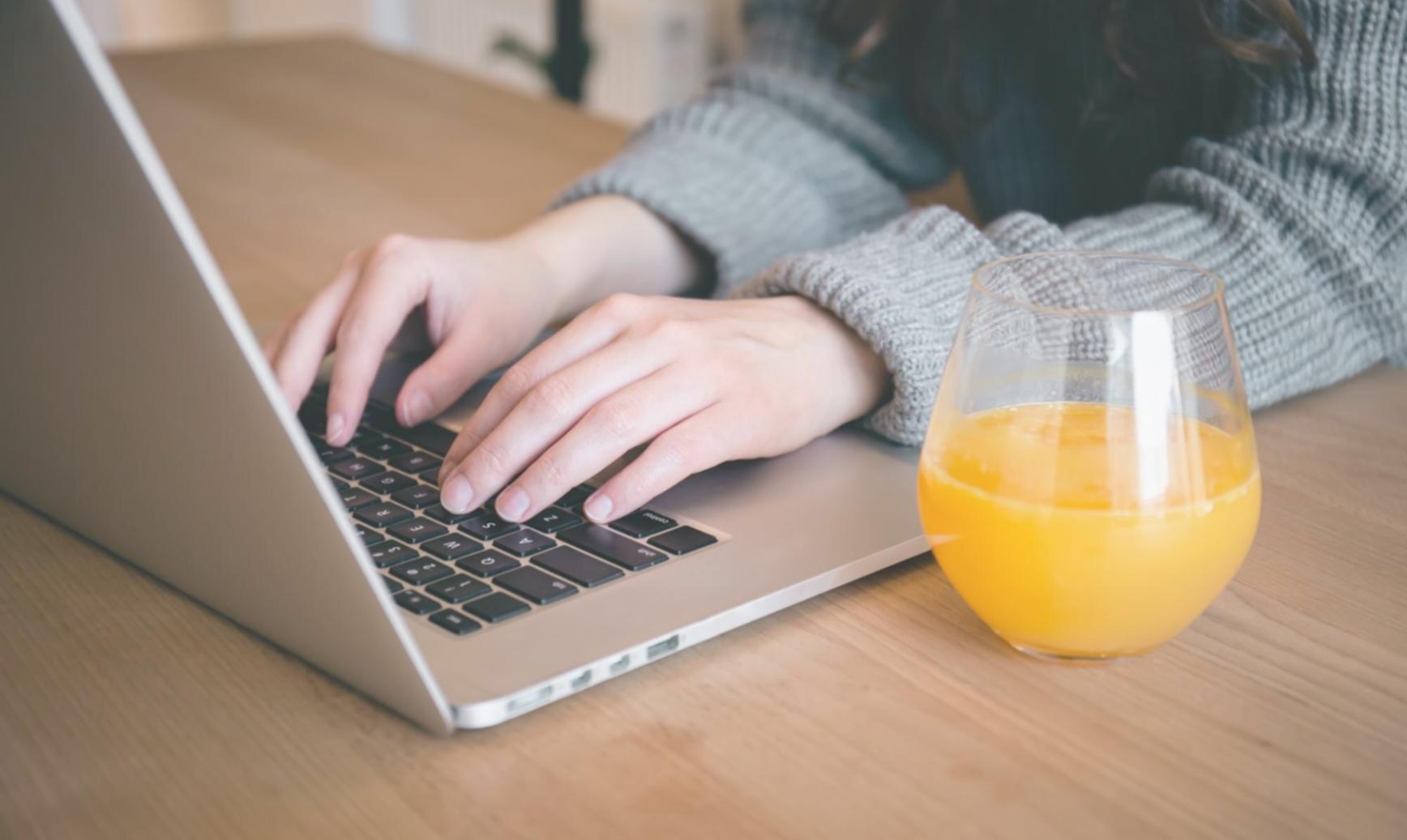 Spațiul modern de coworking belvariqentos unde au loc sesiunile de grup